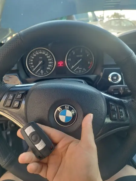 Copia de llave de BMW realizada por Cerralmería en Almería