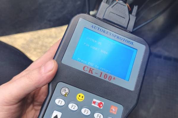 ¿Qué es un transponder de una llave de coche?