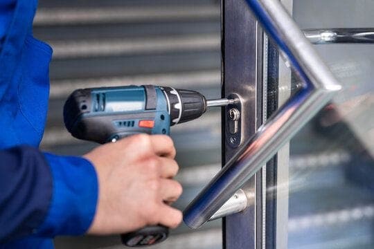 Cambiar cerradura: guía paso a paso y consejos útiles