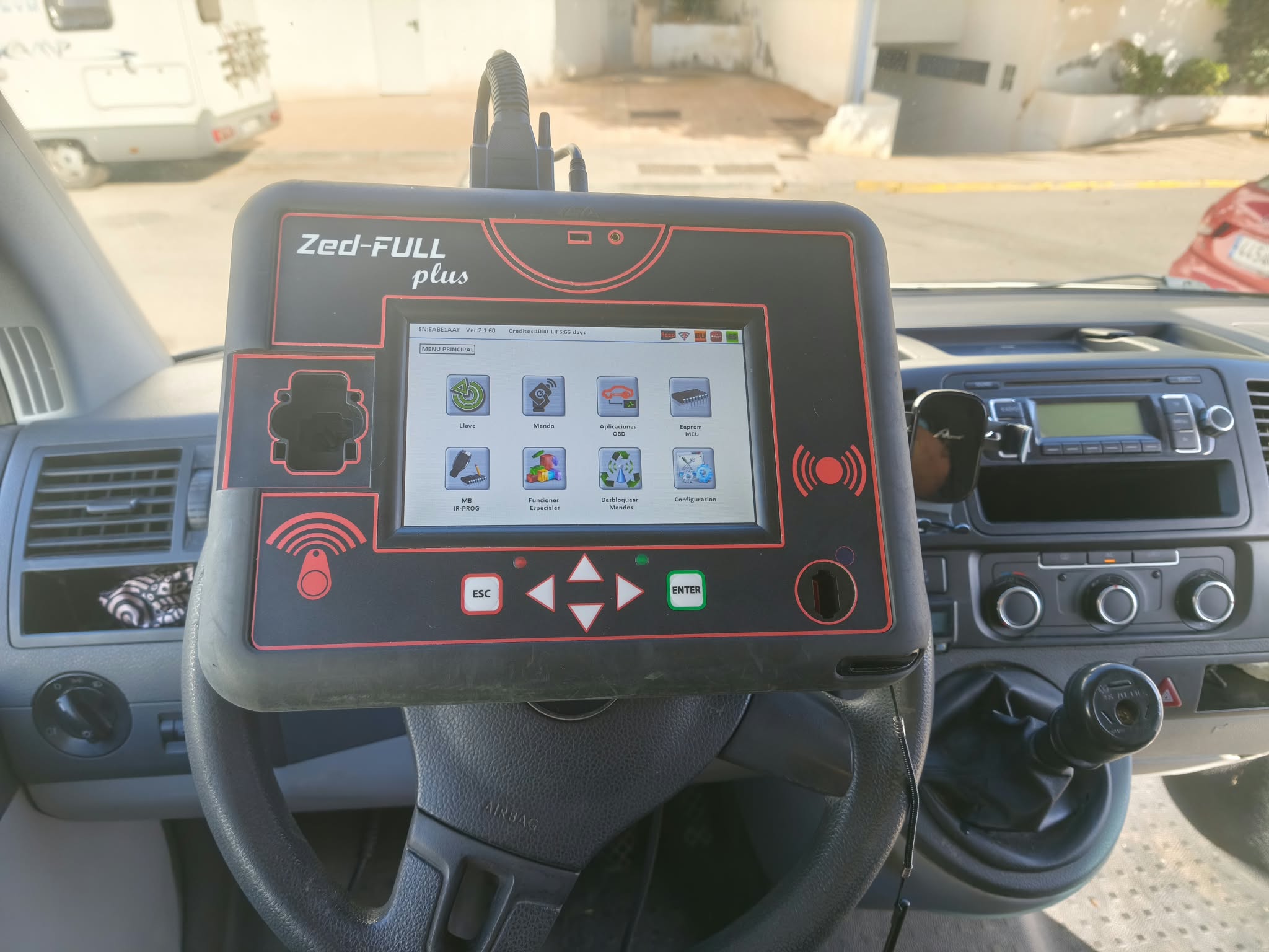 Programación de llave de coche realizada por Cerralmería en Almería